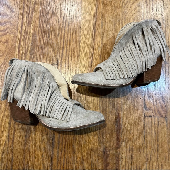 Coconuts by Matisse Women's Lambert Fringed Boot Taupe Size 6.5 - Picture 2 of 8